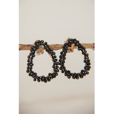 Brinco bordado com cristais preto folheado em ouro 18k 202200000000134