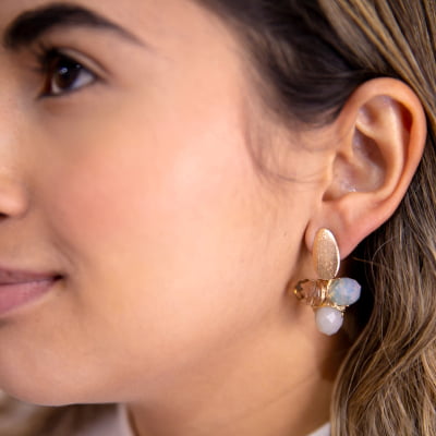 Brinco bordado com cristais tons nude folheado em ouro 18k 202130000000204