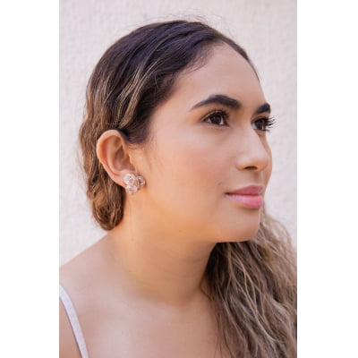 Brinco bordadoa mão com cristais em tons de nude  e folheado em ouro 18k     202130000000225