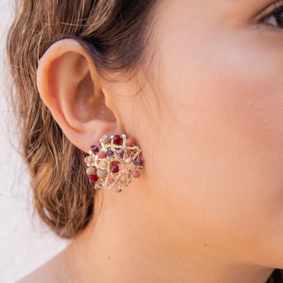 Brinco bordadoa mão com cristais em tons terrosos  e folheado em ouro 18k     202130000000228