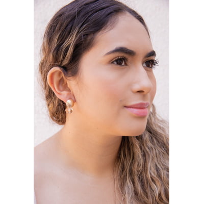 Brinco bordadoa mão com cristal em tom de nude  e folheado em ouro 18k     202130000000214