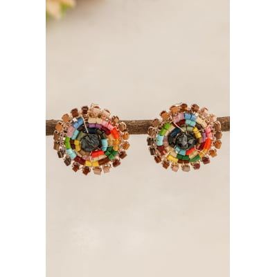 Brinco com bordado com mix de vidrilhos coloridos e folheado em ouro 18k