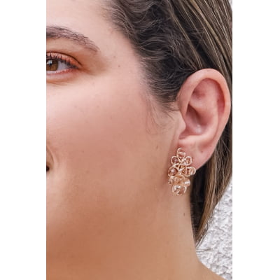 Brinco com cristais nudes folheado em ouro 18k