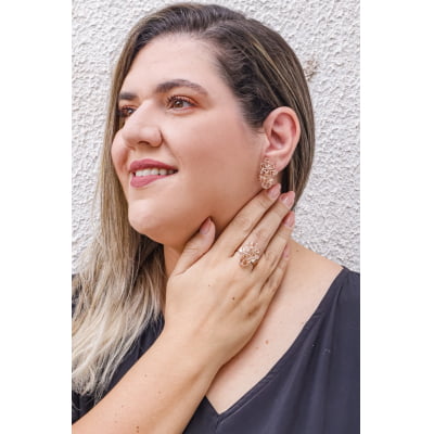 Brinco com cristais nudes folheado em ouro 18k