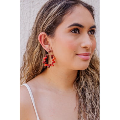 Brinco com cristais tons vermelhos folheado em ouro 18k  202180000000097
