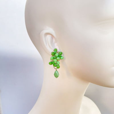 Brinco com cristais verdes folheado em ouro 18k 202150000000135