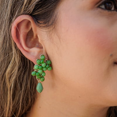 Brinco com cristais verdes folheado em ouro 18k 202150000000135