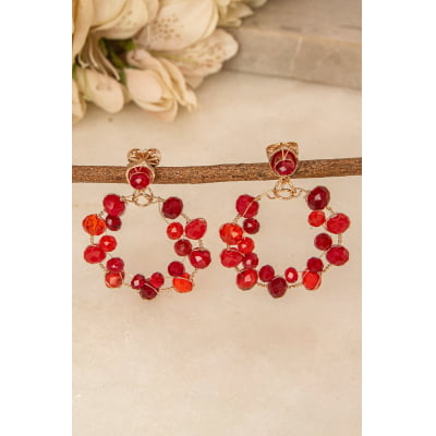 Brinco com cristais vermelhos folheado em ouro 18k 