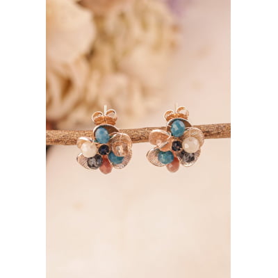 Brinco com mix de cristais em tons de azul e nude, folheado a ouro 18k.