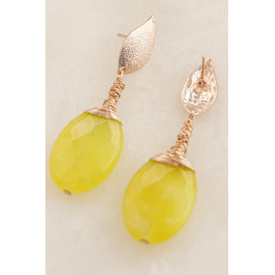 Brinco bordado a mão com pedra natural jade amarela e  folheado em ouro 18K 