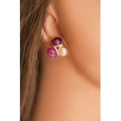 Brinco com bordado com pedra natural jade roxa, folheado em ouro 18K 