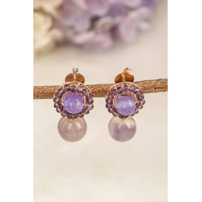 Brinco com pedra natural ametista pedra natural jade e cristais lilás folheado em ouro 18k