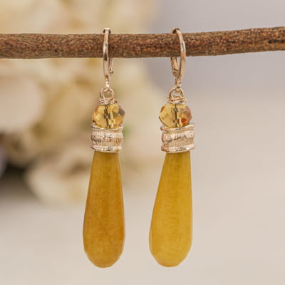 Brinco com pedra natural jade amarela e cristal amarelo folheado em ouro 18K  