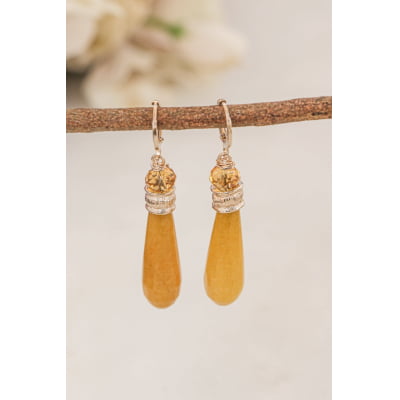 Brinco com pedra natural jade amarela e cristal amarelo folheado em ouro 18K  