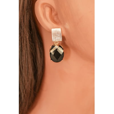 Brinco com pedra natural jade preta folheado em ouro 18K