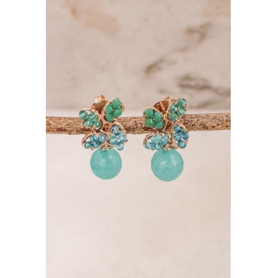 Brinco com pedra natural jade turquesa e cristais em tons de azul folheado em ouro 18K  
