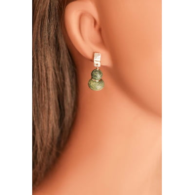 Brinco com Pedra natural Jaspe verdemilitar, folheado em ouro 18k