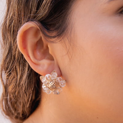 Brinco bordado a mão com cristais transparentes folheado em ouro 18k  202160000000043