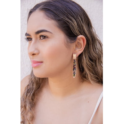 Brinco bordado a mão com mix de vidrilhos coloridos, folheado em ouro 18k 2021100000004654