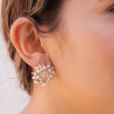 Brinco bordado a mão com Pérola ABS, cristal e strass folheado em ouro 18k  202140000000115