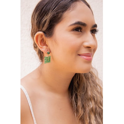 Brinco bordado a mão com resina em tom verde folheado em ouro 18k 202150000000149 Brinco bordado a mão com resina em tom verde folheado em ouro 18k 202150000000149