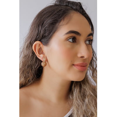 Brinco bordado a mão com resina marrom folheado em ouro 18k  202130000000230