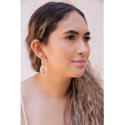 Brinco bordado a mão com resina transparente e strass folheado em ouro 18k  202160000000047