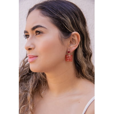 Brinco bordado a mão com resina vermelha folheado em ouro 18k 2021800000000105 Brinco bordado a mão com resina vermelha folheado em ouro 18k 2021800000000105
