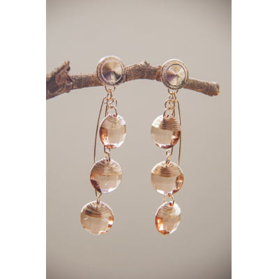 Brinco bordado com resina marrom folheado em ouro 18k 202130000000241