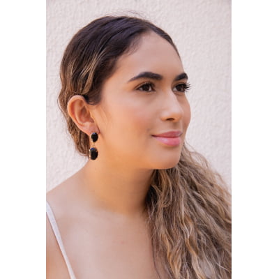 Brinco bordado com resina preto folheado em ouro 18k 202200000000125 Brinco bordado com resina preto folheado em ouro 18k 202200000000125