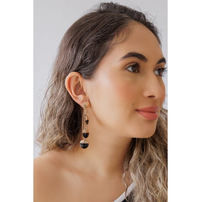 Brinco bordado com resina preto folheado em ouro 18k 202200000000130