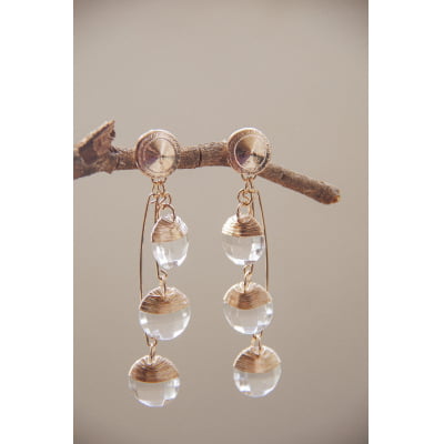 Brinco bordado com resina transparente folheado em ouro 18k 202160000000050