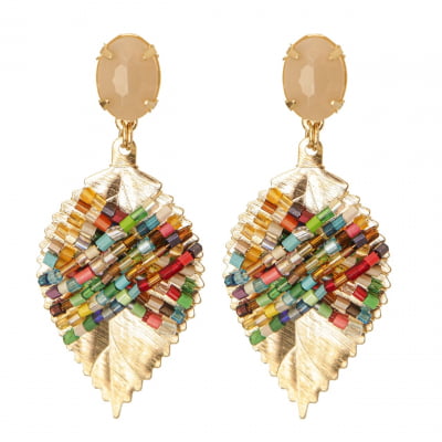 Brinco com resina nude e vidrilhos coloridos folheado em ouro 18k 