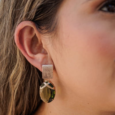Brinco com resina verde militar folheado em ouro 18k  202150000000129