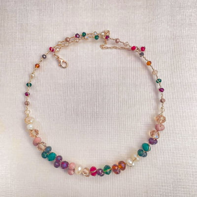 Colar bordado a mão com cristais coloridos folheado em ouro 18k  502110000000071