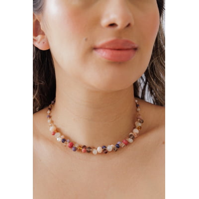 Colar bordado a mão com mix de cristais folheado em ouro 18k  502120000000005