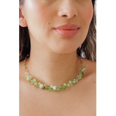 Colar bordado a mão com mix de cristais folheado em ouro 18k  502150000000014