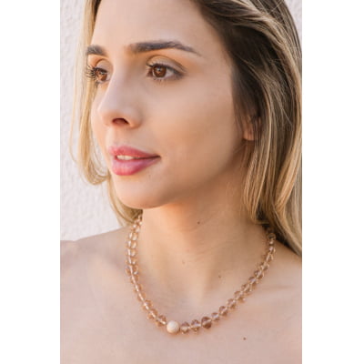 Colar curto feito a mão com cristais nude e metal, folheado a ouro 18k 