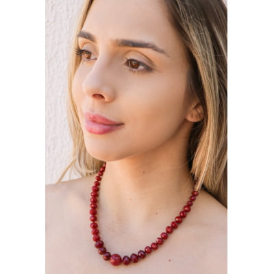 Colar curto feito a mão com cristais vermelhos, pedra natural jade rubi e metal, folheado a ouro 18k  