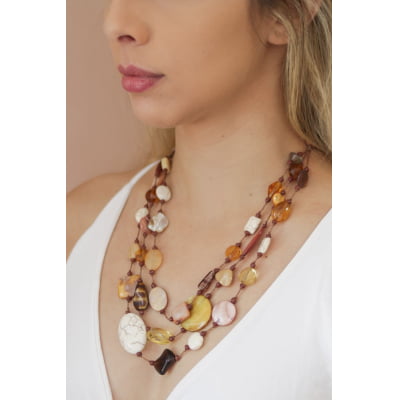 Colar mix de pedras e muranos em tons de nude e marrom 