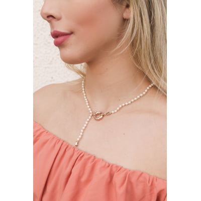 Colar com resinas pérolas estilo terço folheado a ouro 18k  