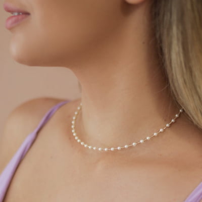 Colar com resinas perolas folheado em ouro 18k Colar com resinas perolas folheado em ouro 18k