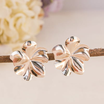 Brinco flor folheado a ouro 18k 