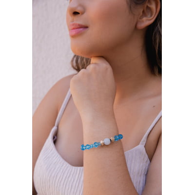 Pulseira bordada a mão com cristais azuis metais e pedra natural folheado em ouro 18k 402170000000017