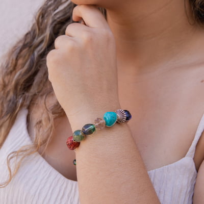 Pulseira bordada a mão com cristais, pedras naturais e resinas coloridas folheado em ouro 18k 402110000000052