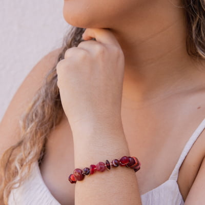 Pulseira bordada a mão com cristais vermelhos e pedras naturais folheado em ouro 18k 402180000000008 Pulseira bordada a mão com cristais vermelhos e pedras naturais folheado em ouro 18k 402180000000008