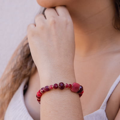 Pulseira bordada a mão com cristais vermelhos e pedras naturais folheado em ouro 18k 402180000000010 Pulseira bordada a mão com cristais vermelhos e pedras naturais folheado em ouro 18k 402180000000010