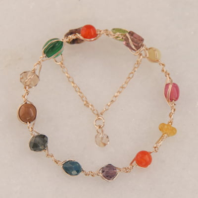 Pulseira bordada a mão com mix de cristais e muranos coloridos, folheado em ouro 18k