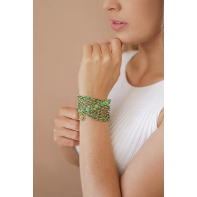 Pulseira com cristais e vidrilhos tons verdes folheado em ouro 18k 