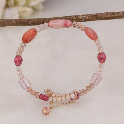 Pulseira bordada a mão com cristais, muranos e pedra natural jade rosa folheado em ouro 18k